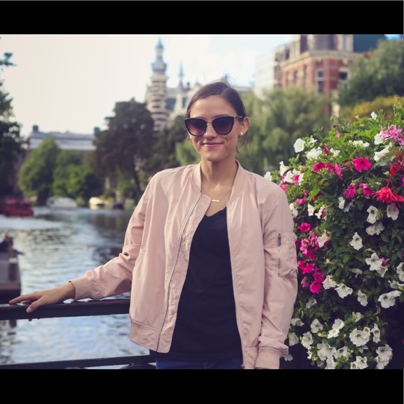 Meet your Posher, Erica - Picture 1 of 1